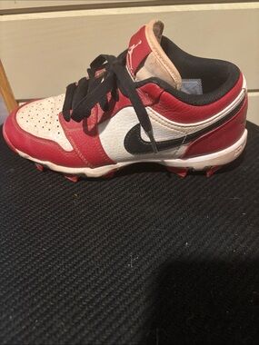 Nike Kids Softball/Baseball Molded Cleats Size 4Y-Excellent Condition